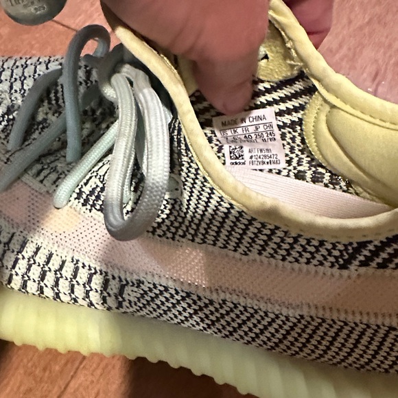 Yeezy Boost 350 V2 sneakers!  Size 7!  Lime green/black. Like new condition! - Picture 8 of 11